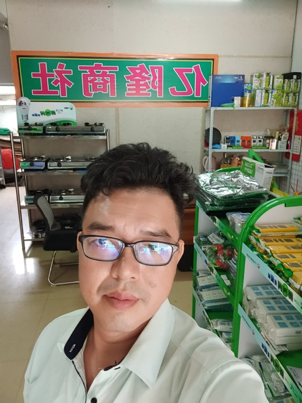 亿隆的第一张照片--广东交友中心